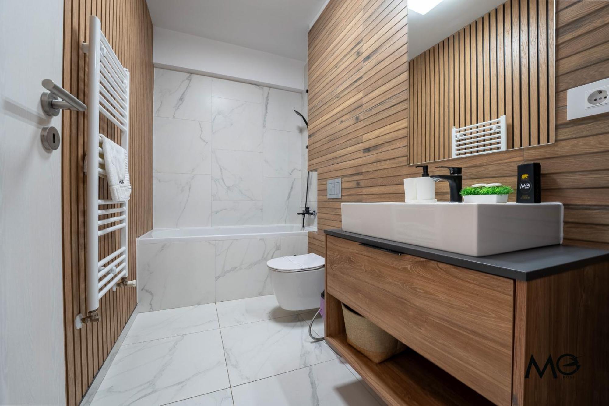 Mohost One - Stylish Retreat With Mountain Views Brașov